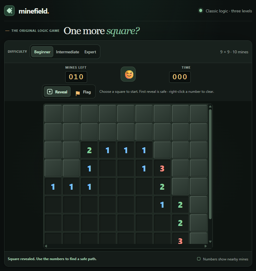 Dark-theme Minefield with an opened Beginner board
